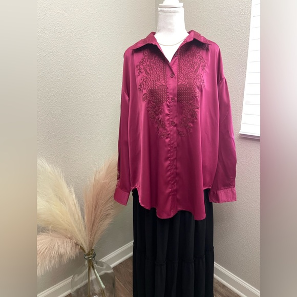 NWT - Listicle Popplin Magenta Embroidered Oversized Cool Girl Button Up - Picture 5 of 14